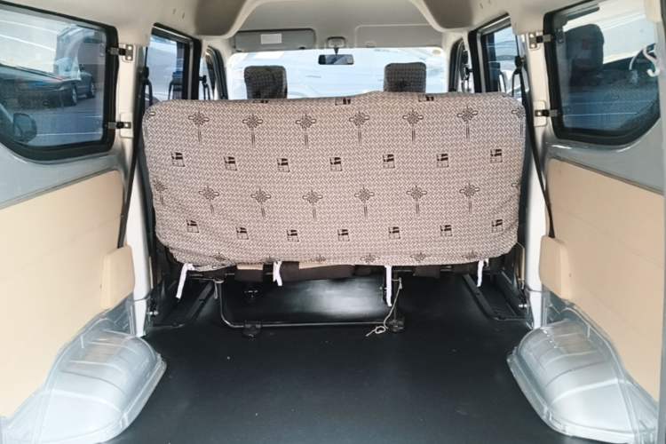 Used CHANGAN KUAYUE Xing V3 2023 1.3L Gasoline Comfort Model 5-Seater Passenger Vehicle Trunk