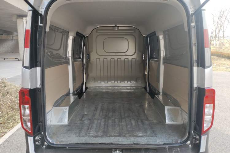 Used CHANGAN KUAYUE Xing V3 2023 1.5L Gasoline Standard Edition 2-Seat Van Trunk