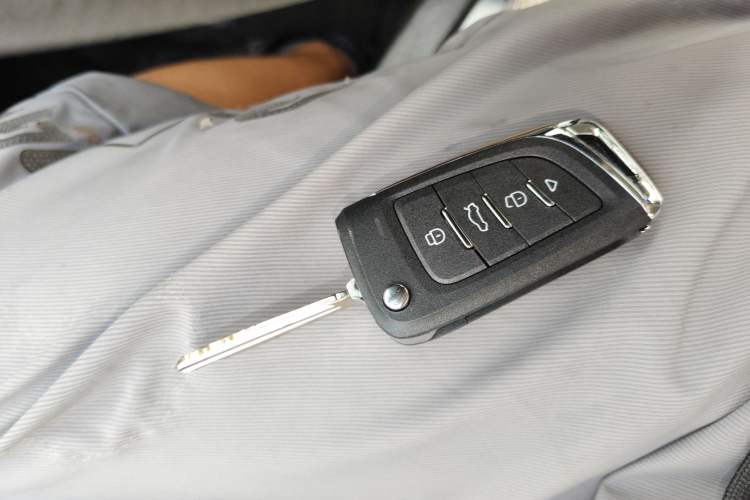 Used CHANGAN KUAYUE Xing V3 2023 1.3L Gasoline Standard Model 6-Seater Passenger Vehicle Vehicle Key