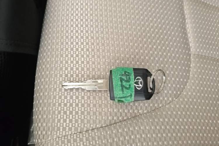 Used CHANGAN KUAYUE Xing V3 2023 1.5L Gasoline Standard Edition 2-Seat Van Vehicle Key