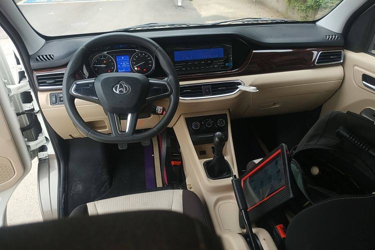 Used CHANGAN KUAYUE Xing V3 2023 1.5L Gasoline Comfort-Grade 7-Seater Passenger Vehicle Center Console