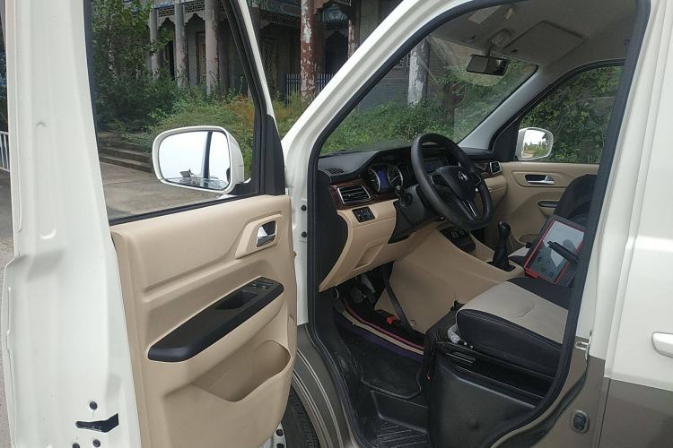 Used CHANGAN KUAYUE Xing V3 2023 1.5L Gasoline Comfort-Grade 7-Seater Passenger Vehicle Driver Seat