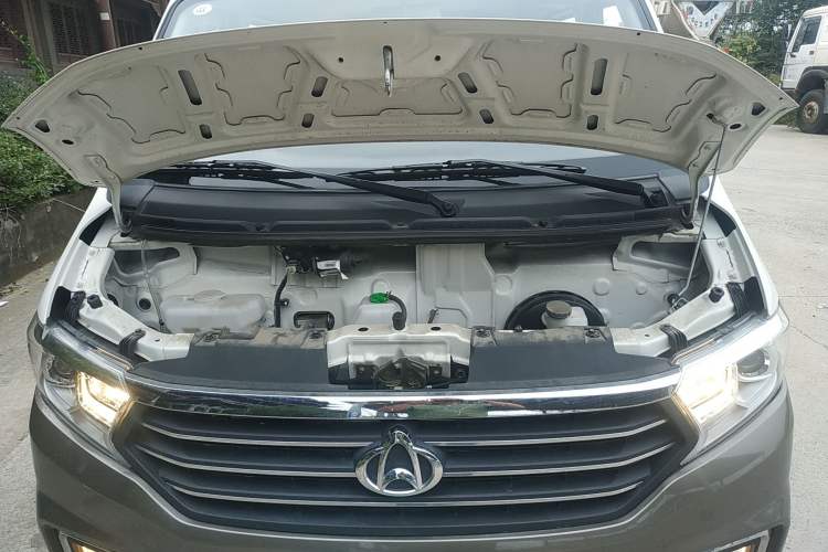 Used CHANGAN KUAYUE Xing V3 2023 1.5L Gasoline Comfort-Grade 7-Seater Passenger Vehicle Engine Bay