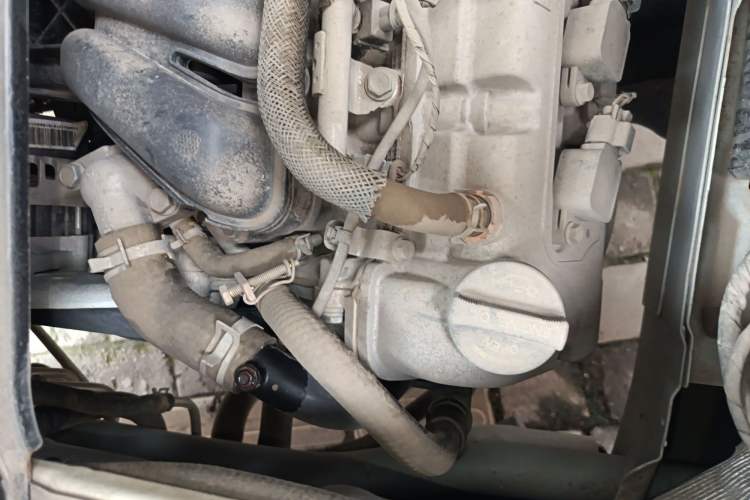 Used CHANGAN KUAYUE Xing V3 2023 1.5L Gasoline Luxury 6-Seater Passenger Vehicle Engine Bay Right