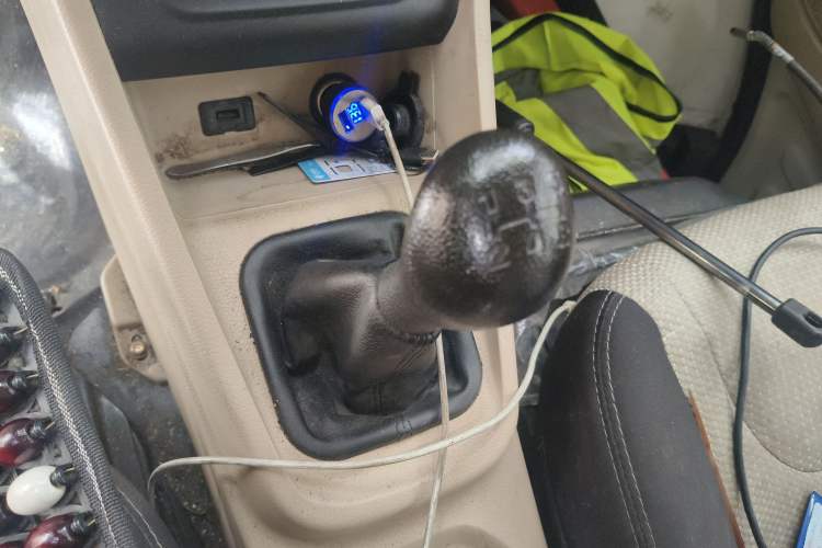 Used CHANGAN KUAYUE Xing V3 2023 1.5L Gasoline Comfort-Grade 5-Seater Van Gear Lever