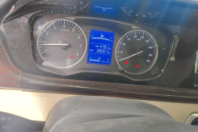Used CHANGAN KUAYUE Xing V3 2023 1.5L Gasoline Comfort-Grade 5-Seater Van Instrument Cluster