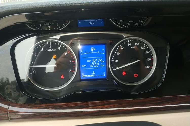 Used CHANGAN KUAYUE Xing V3 2023 1.5L Gasoline Comfort-Grade 7-Seater Passenger Vehicle Instrument Cluster