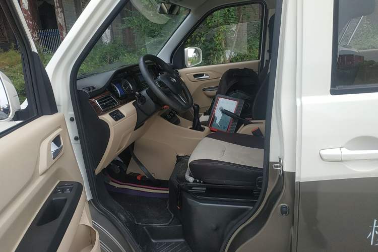 Used CHANGAN KUAYUE Xing V3 2023 1.5L Gasoline Comfort-Grade 7-Seater Passenger Vehicle Left Front Seat