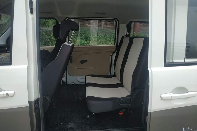 Used CHANGAN KUAYUE Xing V3 2023 1.5L Gasoline Comfort-Grade 7-Seater Passenger Vehicle Left Rear Seat