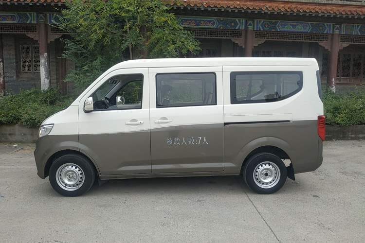 Used CHANGAN KUAYUE Xing V3 2023 1.5L Gasoline Comfort-Grade 7-Seater Passenger Vehicle Left Side