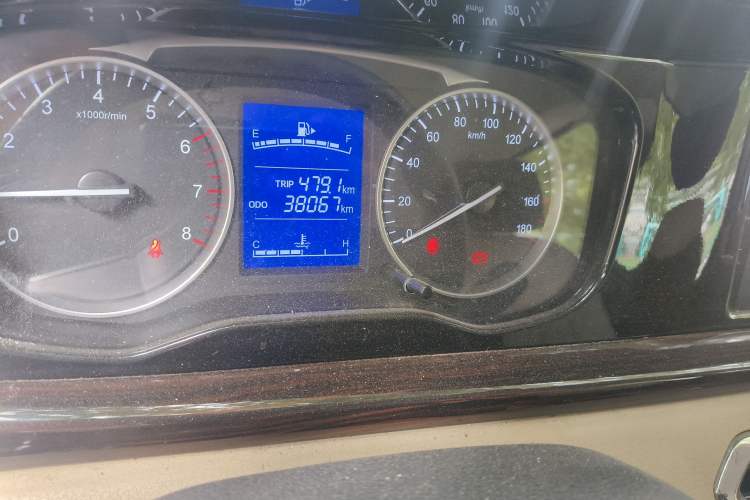 Used CHANGAN KUAYUE Xing V3 2023 1.5L Gasoline Comfort-Grade 5-Seater Van Odometer Close Up