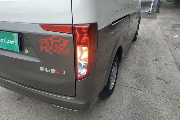 Used CHANGAN KUAYUE Xing V3 2023 1.5L Gasoline Comfort-Grade 7-Seater Passenger Vehicle Right Rear Taillight