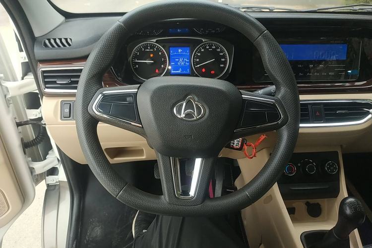 Used CHANGAN KUAYUE Xing V3 2023 1.5L Gasoline Comfort-Grade 7-Seater Passenger Vehicle Steering Wheel
