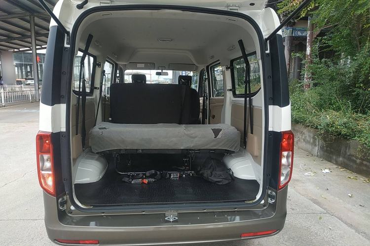 Used CHANGAN KUAYUE Xing V3 2023 1.5L Gasoline Comfort-Grade 7-Seater Passenger Vehicle Trunk