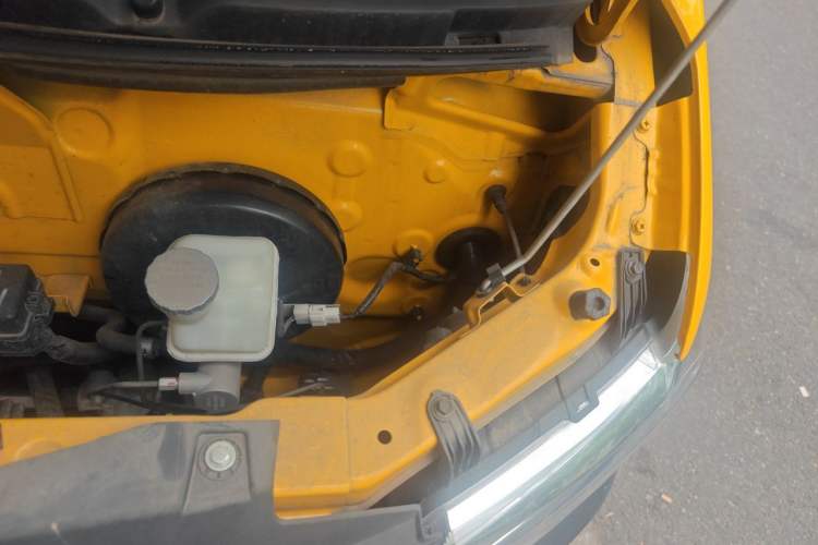 Used CHANGAN KUAYUE Xing V3 2023 1.3L Gasoline Standard Model 6-Seater Passenger Vehicle Engine Bay Left
