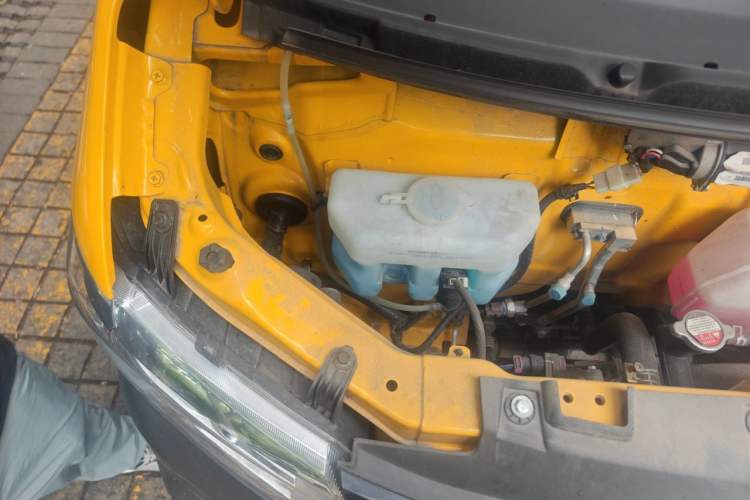 Used CHANGAN KUAYUE Xing V3 2023 1.3L Gasoline Standard Model 6-Seater Passenger Vehicle Engine Bay Right
