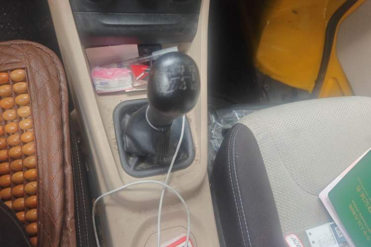 Used CHANGAN KUAYUE Xing V3 2023 1.3L Gasoline Standard Model 6-Seater Passenger Vehicle Gear Lever