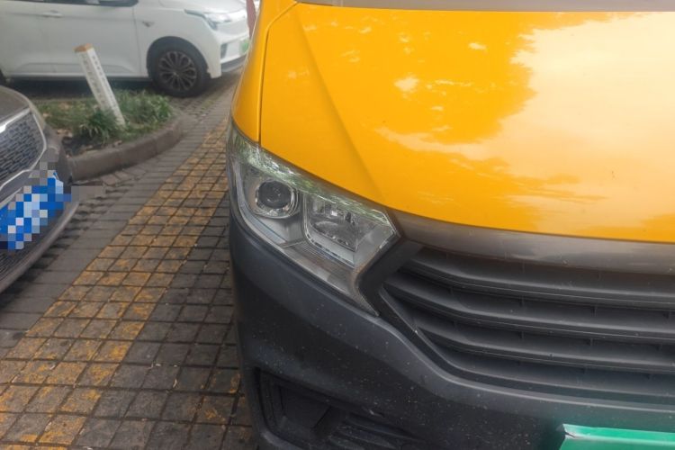 Used CHANGAN KUAYUE Xing V3 2023 1.3L Gasoline Standard Model 6-Seater Passenger Vehicle Right Front Headlight