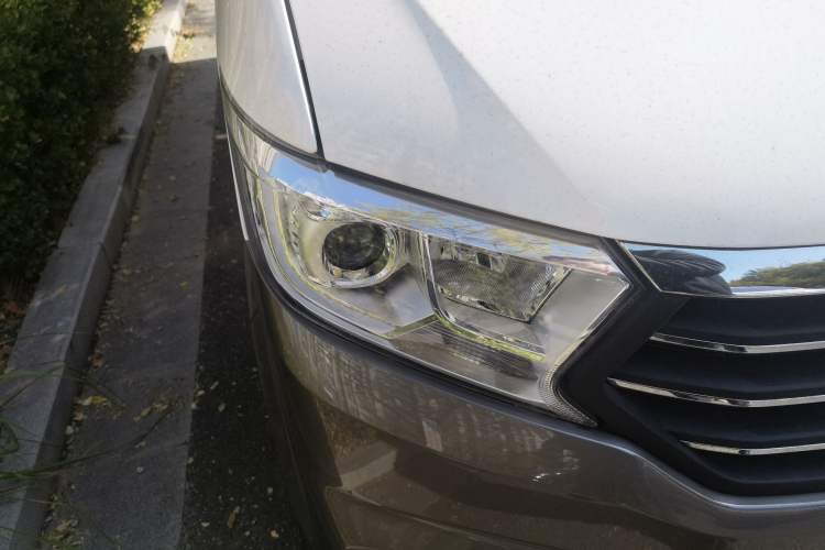 Used CHANGAN KUAYUE Xing V5 2021 1.5L Fortune-Attracting Edition Comfort Model JL473QH Right Front Headlight