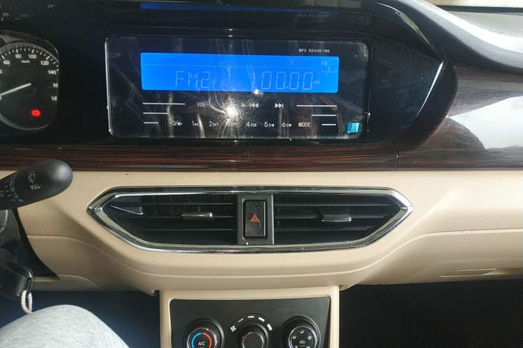 Used CHANGAN KUAYUE Xing V5 2021 1.5L Jinbao Edition Comfort Version JL473QH Audio And AC Panel