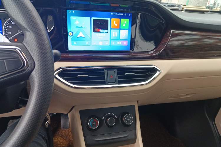 Used CHANGAN KUAYUE Xing V5 2022 1.5L Comfort-Grade 5-7 Seater Passenger Vehicle JL473QH Audio And AC Panel