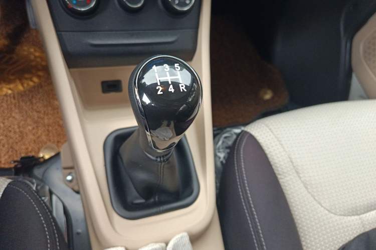 Used CHANGAN KUAYUE Xing V5 2022 1.5L Comfort-Grade 5-7 Seater Passenger Vehicle JL473QH Gear Lever