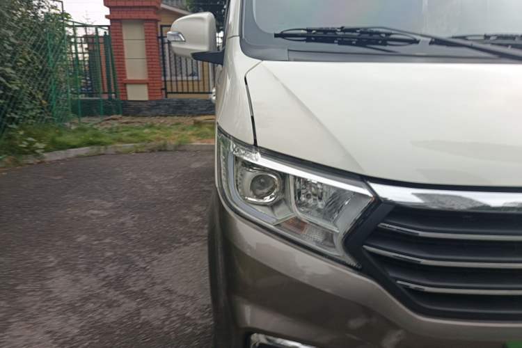 Used CHANGAN KUAYUE Xing V5 2022 1.5L Comfort-Grade 5-7 Seater Passenger Vehicle JL473QH Right Front Headlight