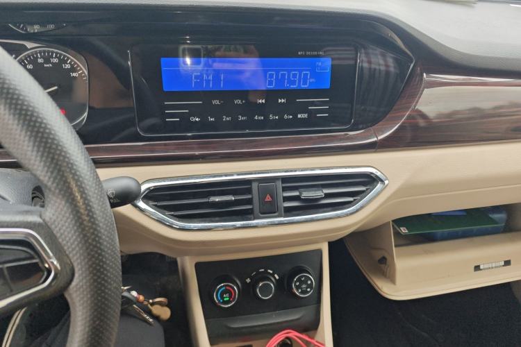 Used CHANGAN KUAYUE Xing V5 2021 1.5L Jinbao Edition Comfort Version JL473QH Audio And AC Panel