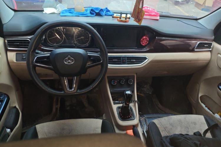 Used CHANGAN KUAYUE Xing V5 2021 1.5L Fortune-Attracting Edition Comfort Model JL473QH Center Console