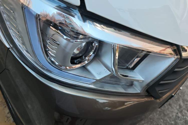 Used CHANGAN KUAYUE Xing V5 2021 1.6L Fortune-Attracting Deluxe Model DAM16KR Right Front Headlight