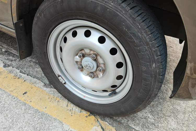 Used CHANGAN KUAYUE Xing V5 2021 1.6L Fortune-Attracting Deluxe Model DAM16KR Right Front Wheel Hub
