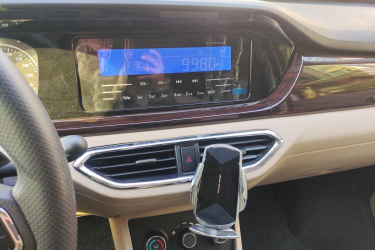 Used CHANGAN KUAYUE Xing V5 2021 1.5L Jinbao Edition Comfort Version JL473QH Audio And AC Panel