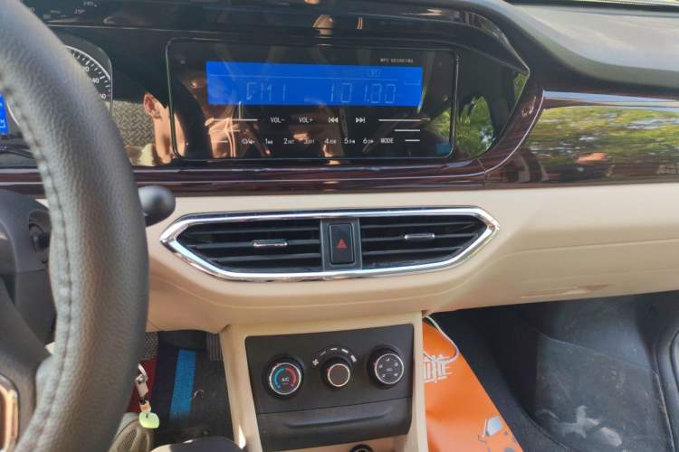 Used CHANGAN KUAYUE Xing V5 2021 1.5L Jinbao Edition Comfort Version JL473QH Audio And AC Panel