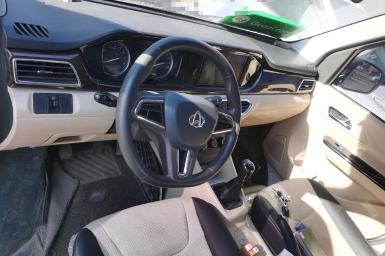 Used CHANGAN KUAYUE Xing V5 2021 1.5L Jinbao Edition Comfort Version JL473QH Center Console