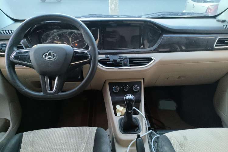 Used CHANGAN KUAYUE Xing V5 2021 1.6L Fortune-Attracting Edition Comfort Model DAM16KR Center Console