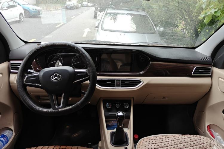 Used CHANGAN KUAYUE Xing V5 2021 1.5L Fortune-Attracting Deluxe Model JL473QH Center Console