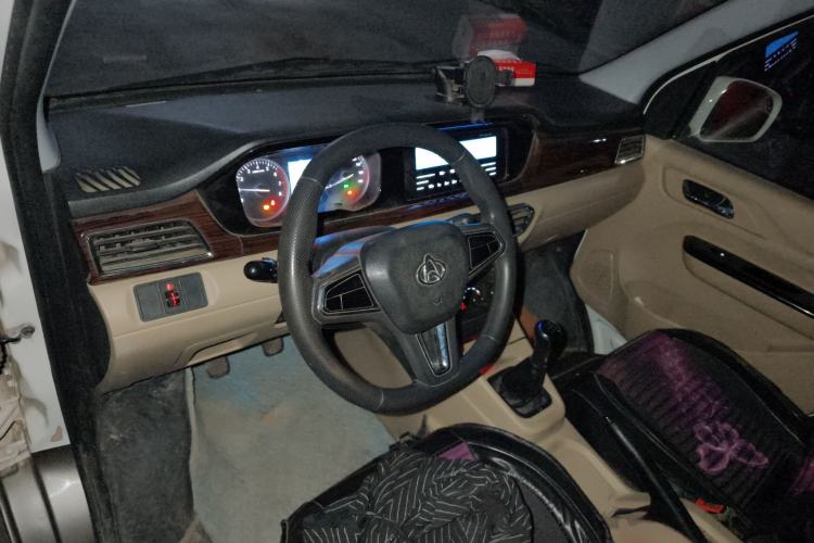 Used CHANGAN KUAYUE Xing V5 2021 1.5L Jinbao Edition Comfort Version JL473QH Center Console