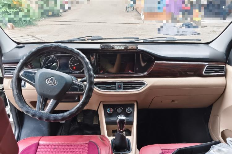 Used CHANGAN KUAYUE Xing V5 2021 1.6L Jinbao Edition Comfort Version DAM16KR Center Console
