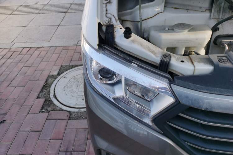 Used CHANGAN KUAYUE Xing V5 2021 1.5L Jinbao Edition Comfort Version JL473QH Right Front Headlight