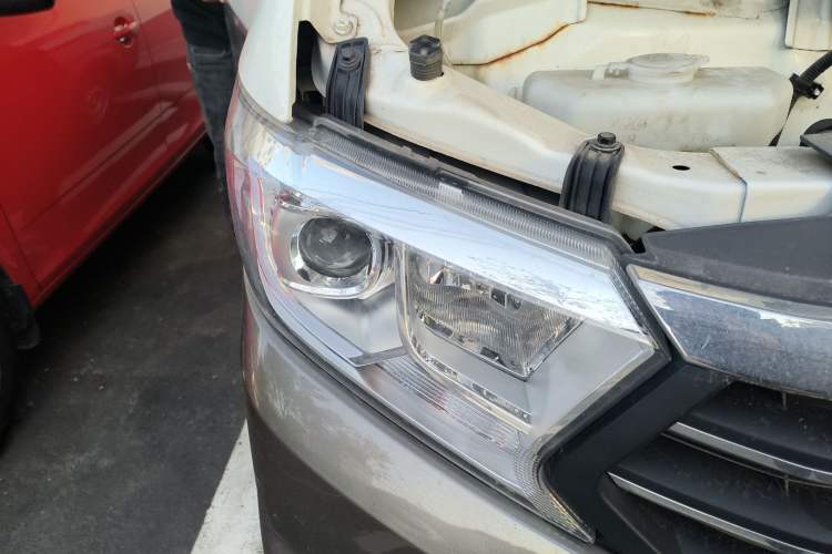 Used CHANGAN KUAYUE Xing V5 2021 1.6L Fortune-Attracting Edition Comfort Model DAM16KR Right Front Headlight