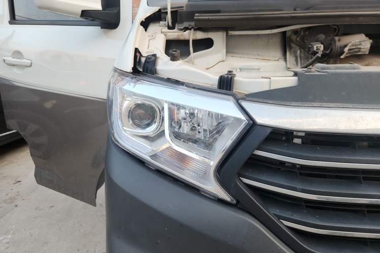 Used CHANGAN KUAYUE Xing V5 2021 1.6L Jinbao Edition Luxury Version DAM16KR Right Front Headlight