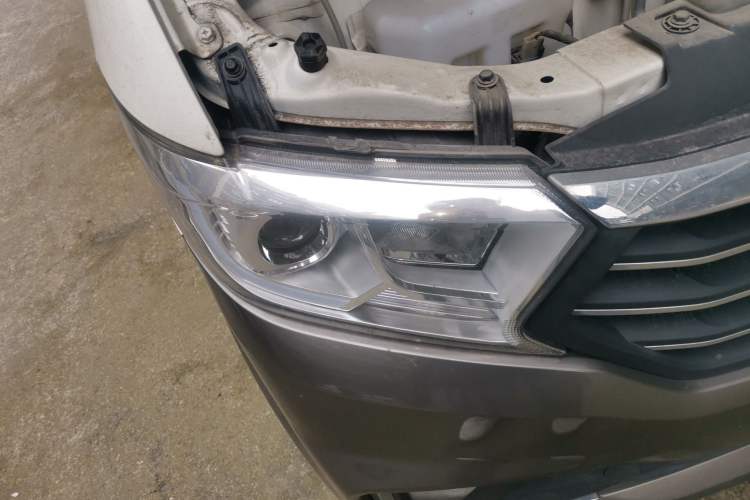 Used CHANGAN KUAYUE Xing V5 2021 1.6L Jinbao Edition Luxury Version DAM16KR Right Front Headlight