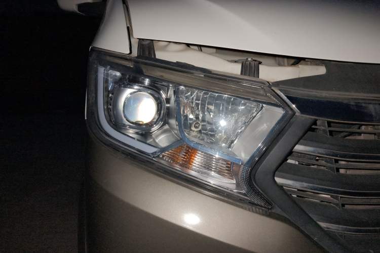 Used CHANGAN KUAYUE Xing V5 2021 1.5L Jinbao Edition Comfort Version JL473QH Right Front Headlight