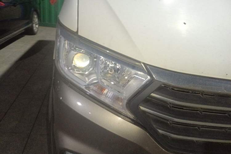 Used CHANGAN KUAYUE Xing V5 2021 1.6L Jinbao Edition Luxury Version DAM16KR Right Front Headlight