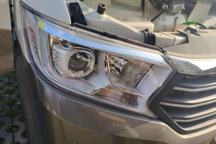 Used CHANGAN KUAYUE Xing V5 2021 1.5L Jinbao Edition Comfort Version JL473QH Right Front Headlight