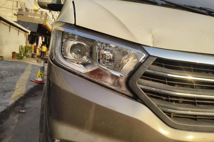 Used CHANGAN KUAYUE Xing V5 2021 1.5L Fortune-Attracting Deluxe Model JL473QH Right Front Headlight