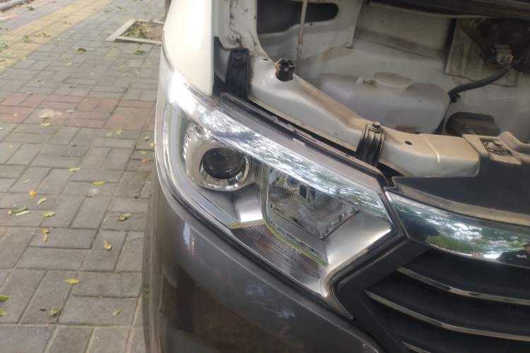 Used CHANGAN KUAYUE Xing V5 2021 1.6L Jinbao Edition Luxury Version DAM16KR Right Front Headlight