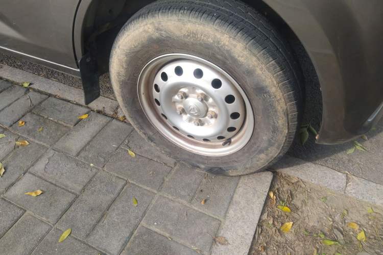 Used CHANGAN KUAYUE Xing V5 2021 1.6L Jinbao Edition Luxury Version DAM16KR Right Front Wheel Hub