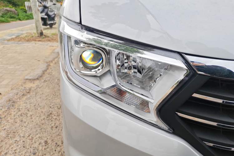 Used CHANGAN KUAYUE Xing V5 2021 1.6L Fortune-Attracting Deluxe Model DAM16KR Right Front Headlight