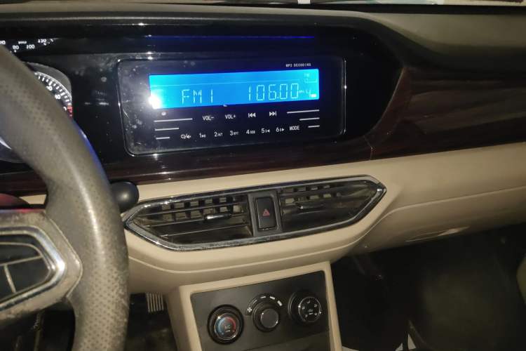 Used CHANGAN KUAYUE Xing V5 2021 1.5L Jinbao Edition Luxury Version JL473QH Audio And AC Panel